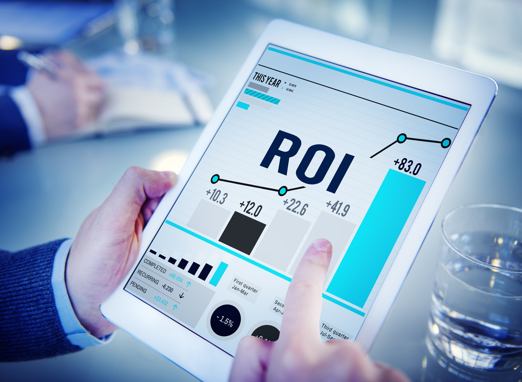 Hiring manager measures AI recruitment success by comparing key metrics.